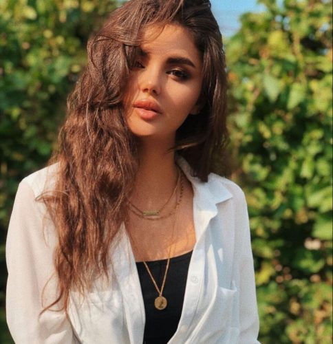 Meram Esra 28 Yaşında Bakımlı ve Kendi Yeri Var