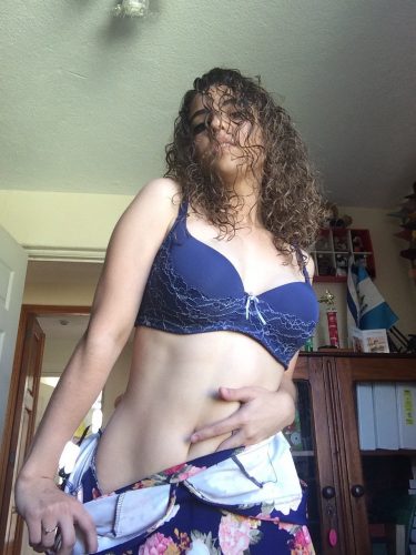 Karatay 22 Yaşında Esmer Escort